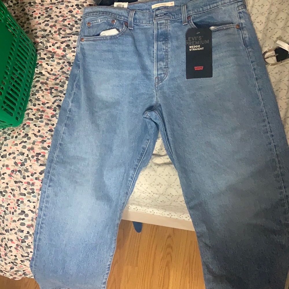 Levi’s wedgie straight size 33 brand new with tags